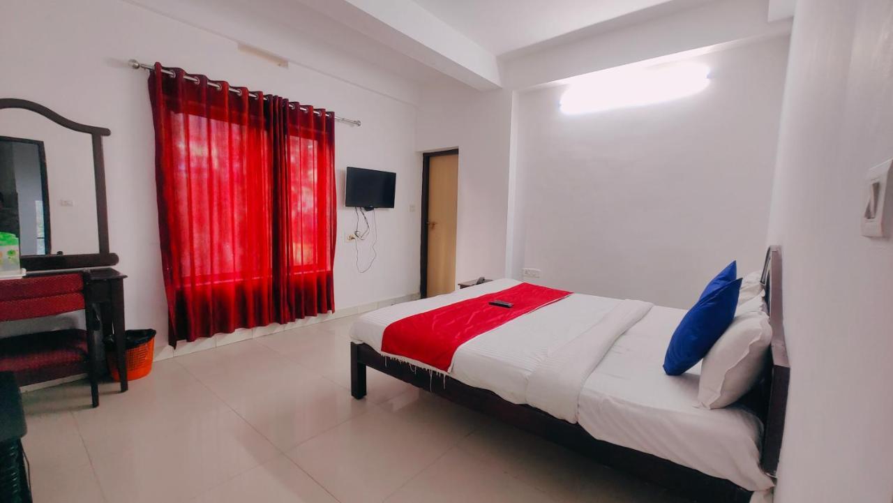 Lumino Karthika Hotel Munnar Bagian luar foto