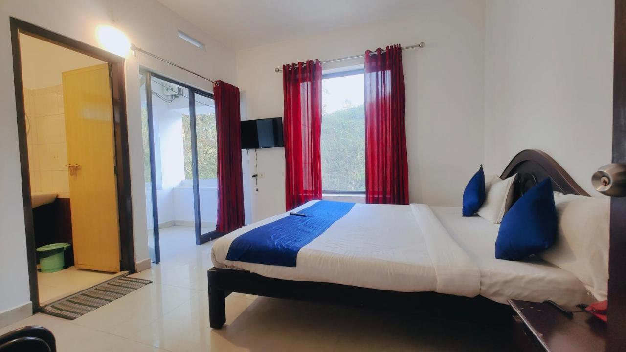 Lumino Karthika Hotel Munnar Bagian luar foto