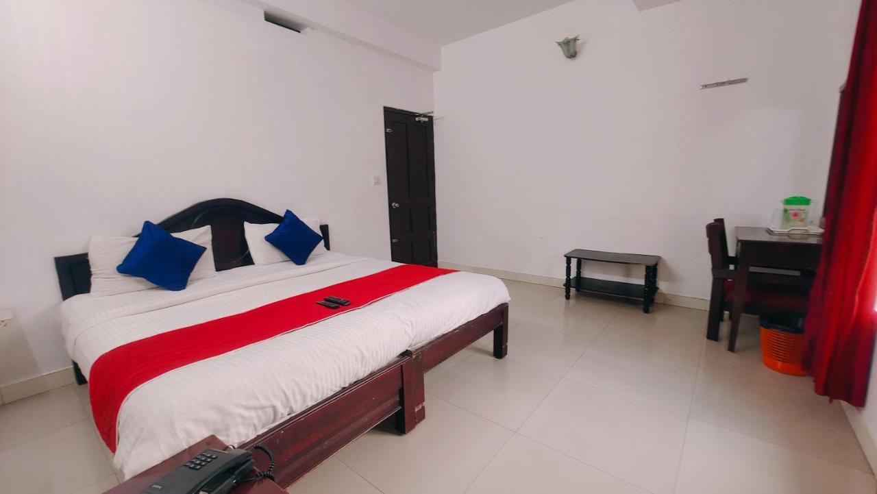 Lumino Karthika Hotel Munnar Bagian luar foto